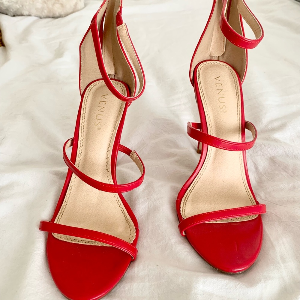 Red Heels - Picture 2 of 2